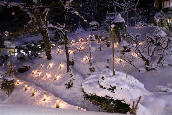 会津東山温泉 向瀧　中庭 雪見ろうそく